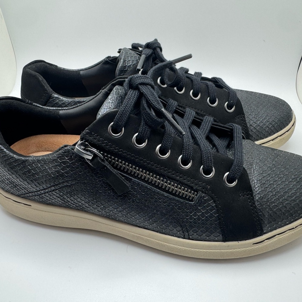 Clarks Women's Nalle Lace Sneaker  - Size 8 EU 39